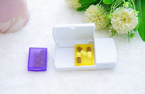 Pastillero Con Cortador De Pastillas - Dos Contenedores.. Blanco