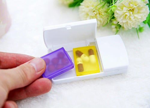 Pastillero Con Cortador De Pastillas - Dos Contenedores.. Blanco