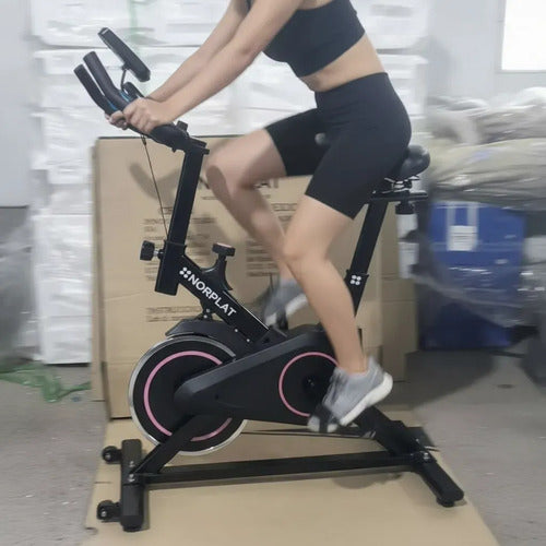 Bicicleta Estatica Norplat S4k Spinning Fitness Volante 4kg Rosa Y Negro