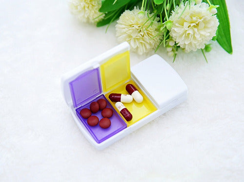 Pastillero Con Cortador De Pastillas - Dos Contenedores.. Blanco